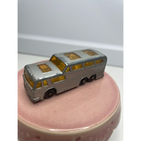 VINTAGE MATCHBOX LESNEY NO. 66 GREYHOUND COACH BUS - Picture 1 of 7